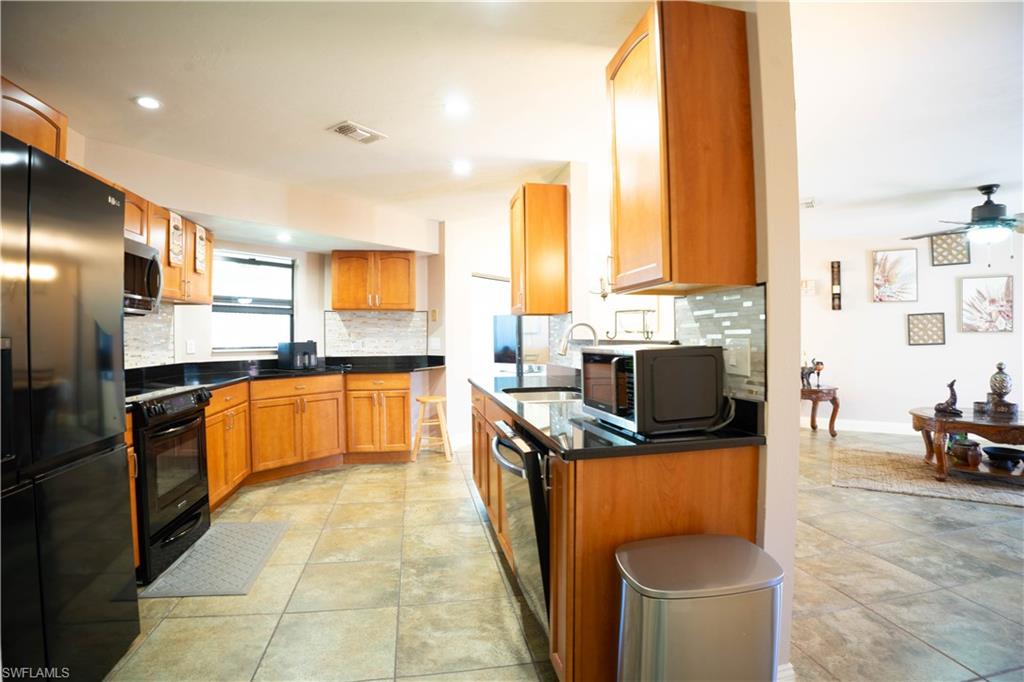 COUNTRY CLUB ESTATES - Residential