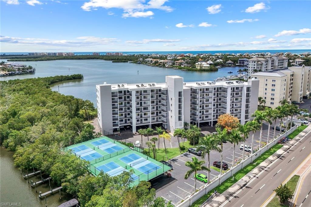 LITTLE HICKORY BAY - Residential