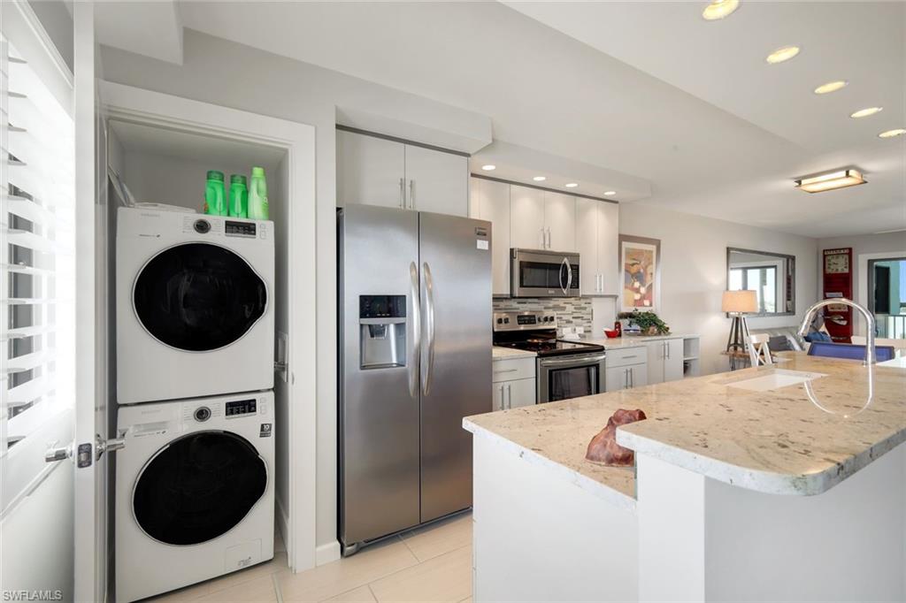 LITTLE HICKORY BAY - Residential