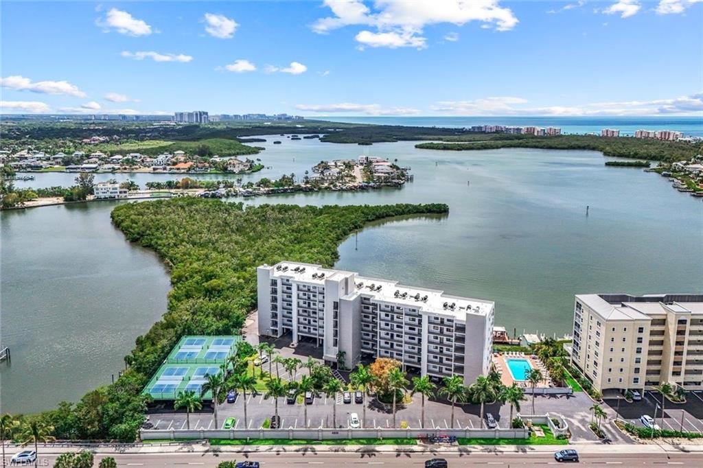 LITTLE HICKORY BAY - Residential