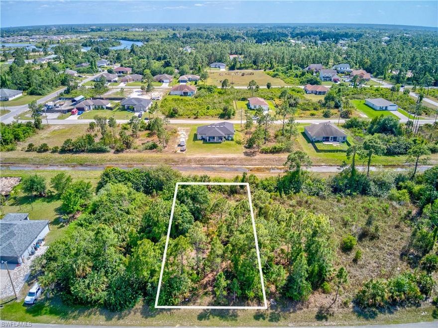 Build your dream home in gorgeous SWFL.  NO Deed Restrictions, NO HOA. Close to Golf Courses, Downtown Fort Myers, Restaurants, Shopping and RSW Airport.