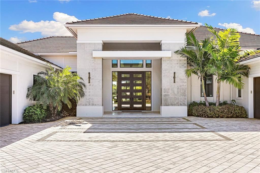 Photo of 607 Myrtle RD, NAPLES, FL 34108 (MLS # 225075924)