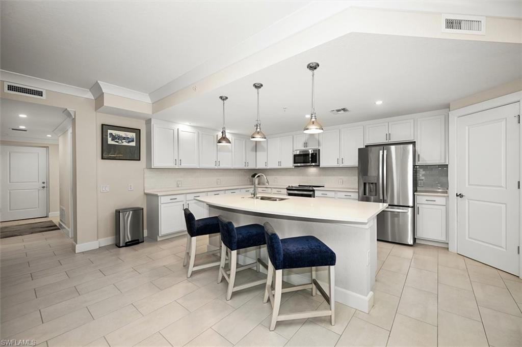172 Indies DR E 102
