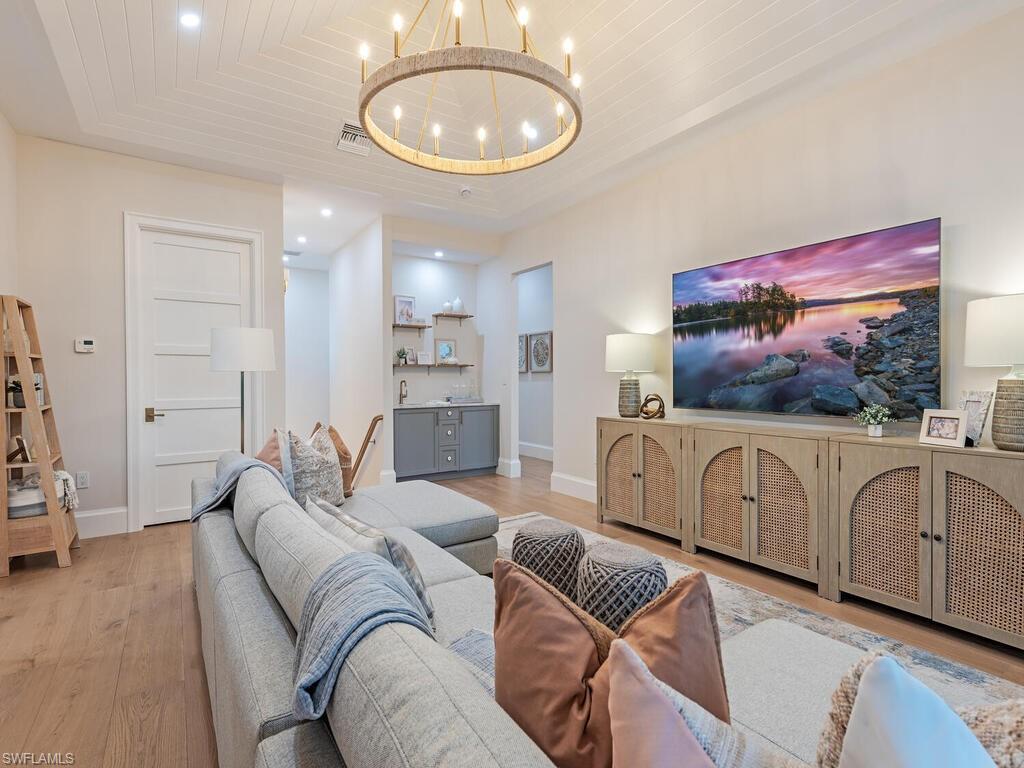 PARK SHORE - Residential