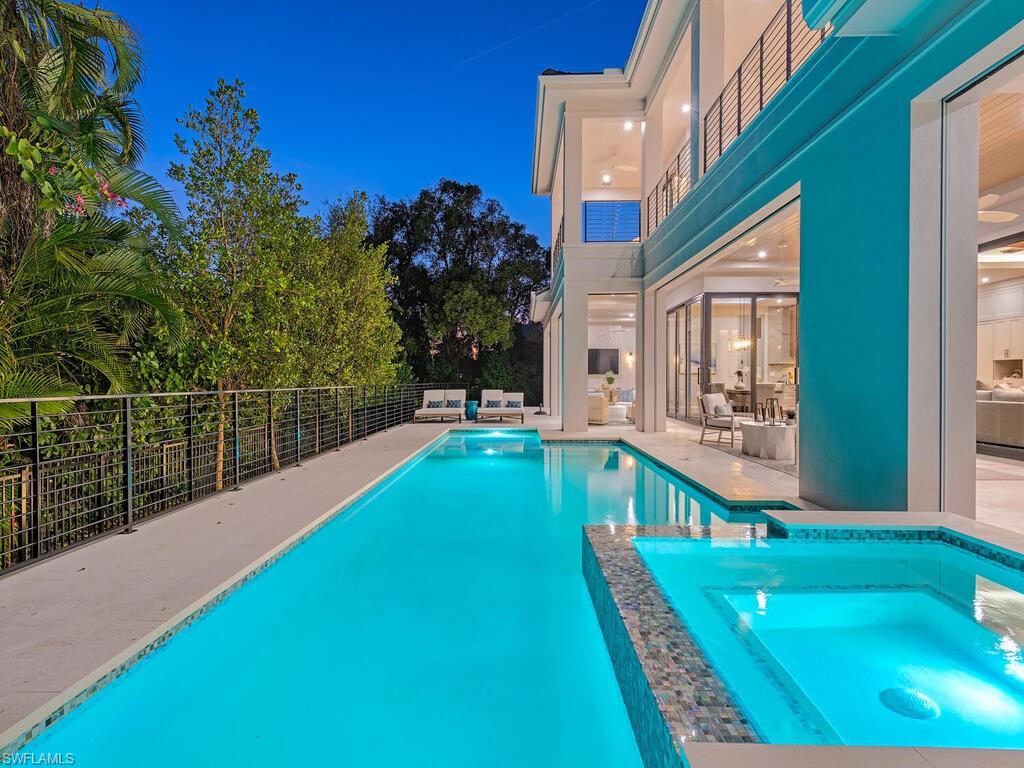 PARK SHORE - Residential