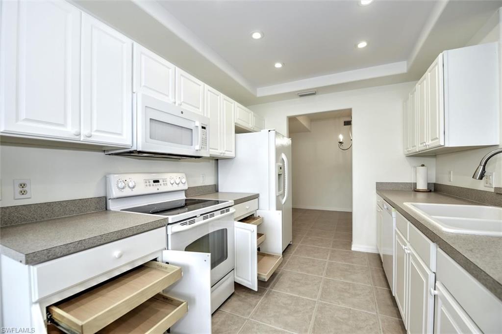 SABAL POINTE - Residential