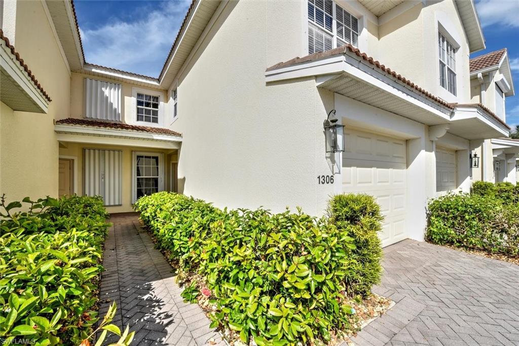 SABAL POINTE - Residential