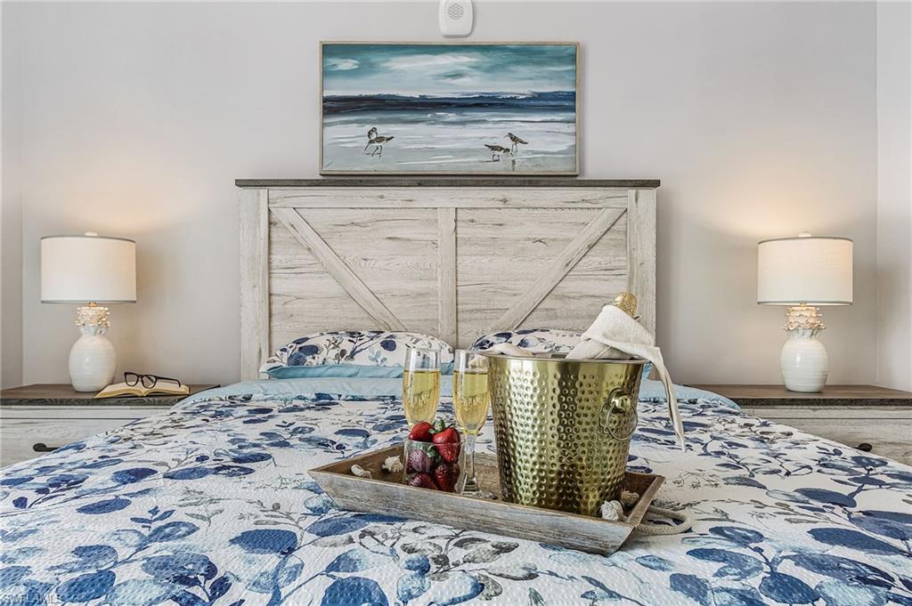 ISLAND SHORES - Residential