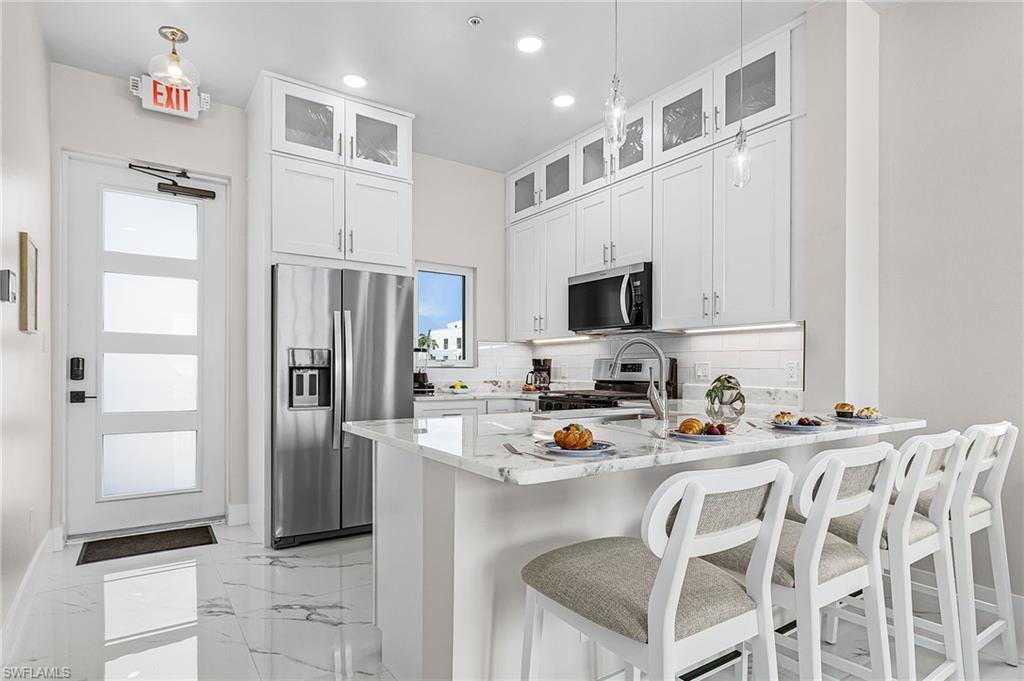 ISLAND SHORES - Residential