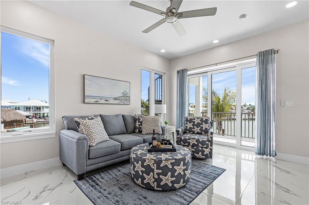 ISLAND SHORES - Residential
