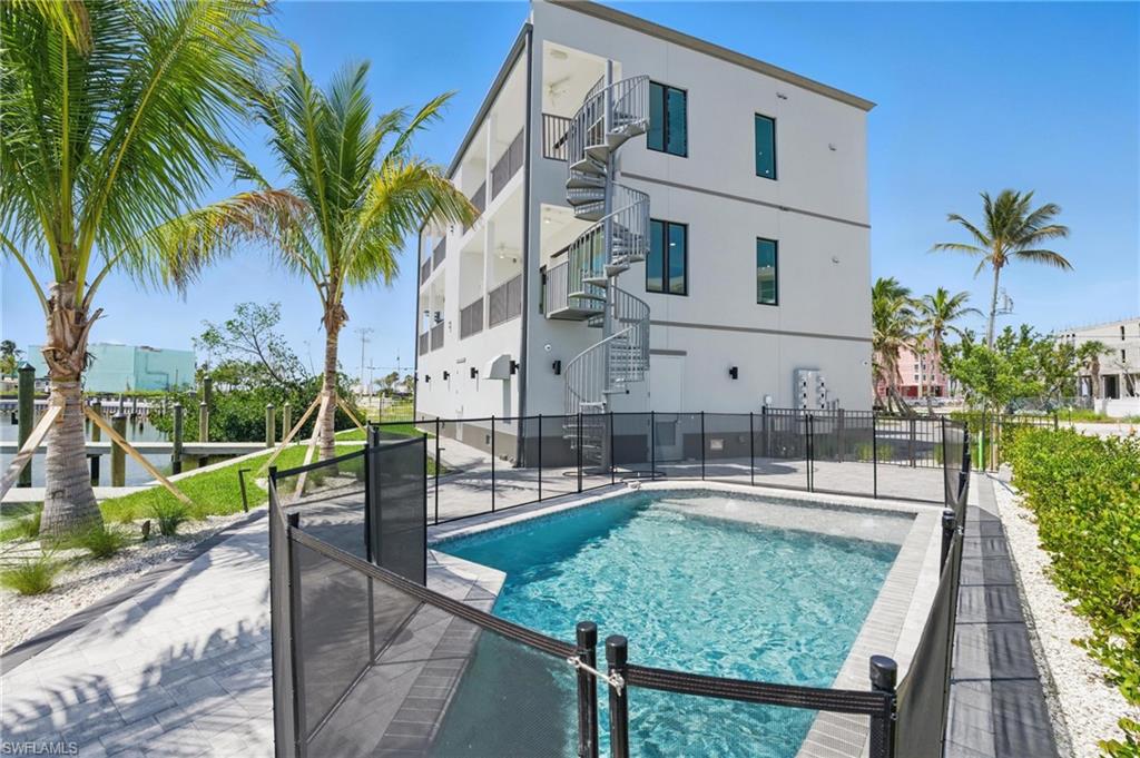 ISLAND SHORES - Residential