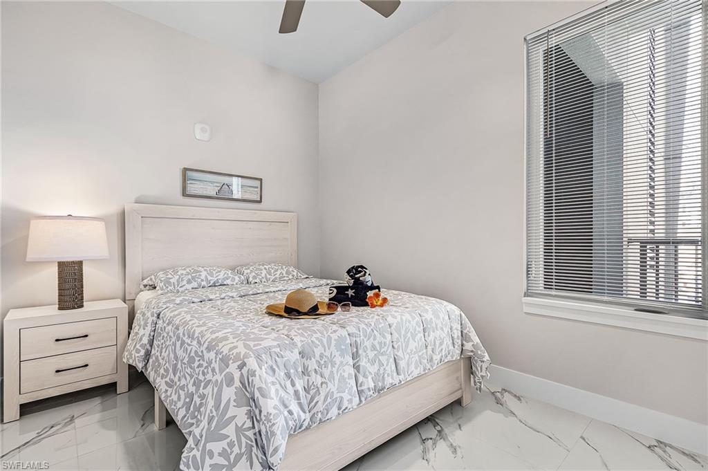 ISLAND SHORES - Residential