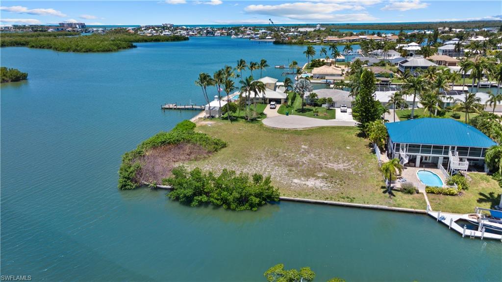 ISLES OF CAPRI - Land