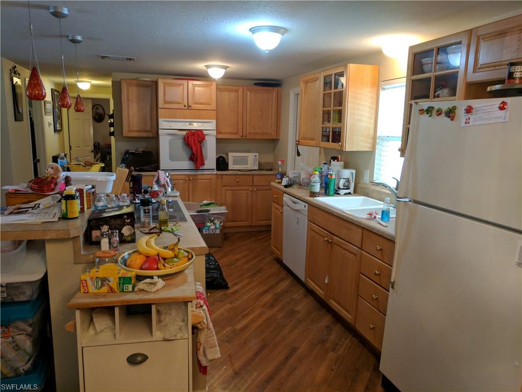 NAPLES MOBILE ESTATES - Residential