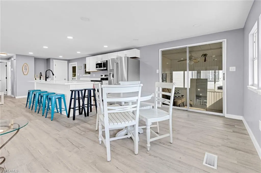 Fort Myers Beach, Florida 33931, United States, 2 Bedrooms Bedrooms, ,2 BathroomsBathrooms,Residential,Active,56985