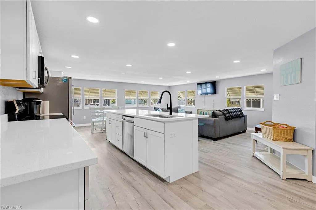 Fort Myers Beach, Florida 33931, United States, 2 Bedrooms Bedrooms, ,2 BathroomsBathrooms,Residential,Active,56985