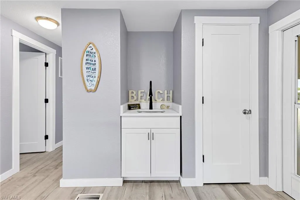 Fort Myers Beach, Florida 33931, United States, 2 Bedrooms Bedrooms, ,2 BathroomsBathrooms,Residential,Active,56985