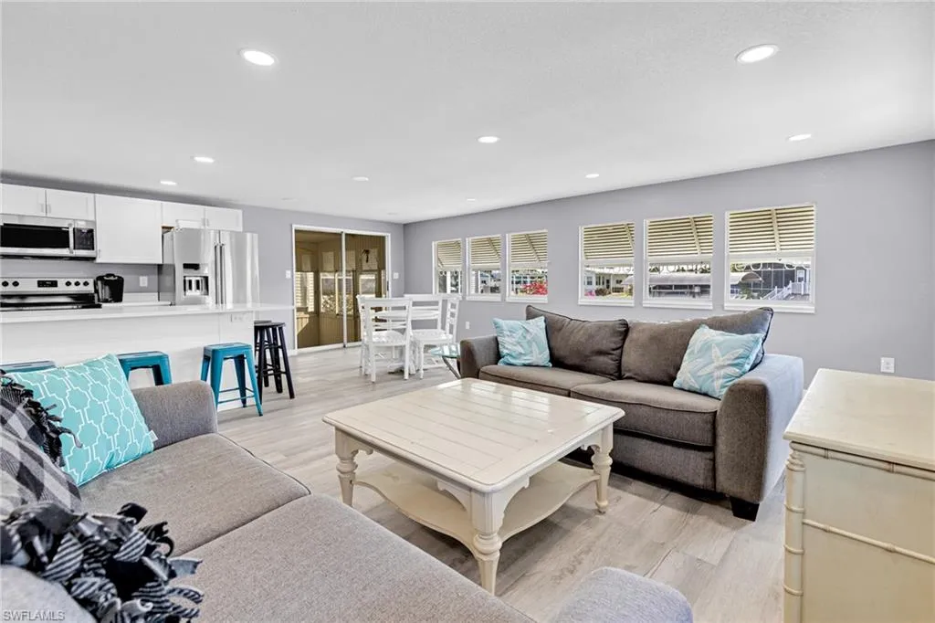 Fort Myers Beach, Florida 33931, United States, 2 Bedrooms Bedrooms, ,2 BathroomsBathrooms,Residential,Active,56985