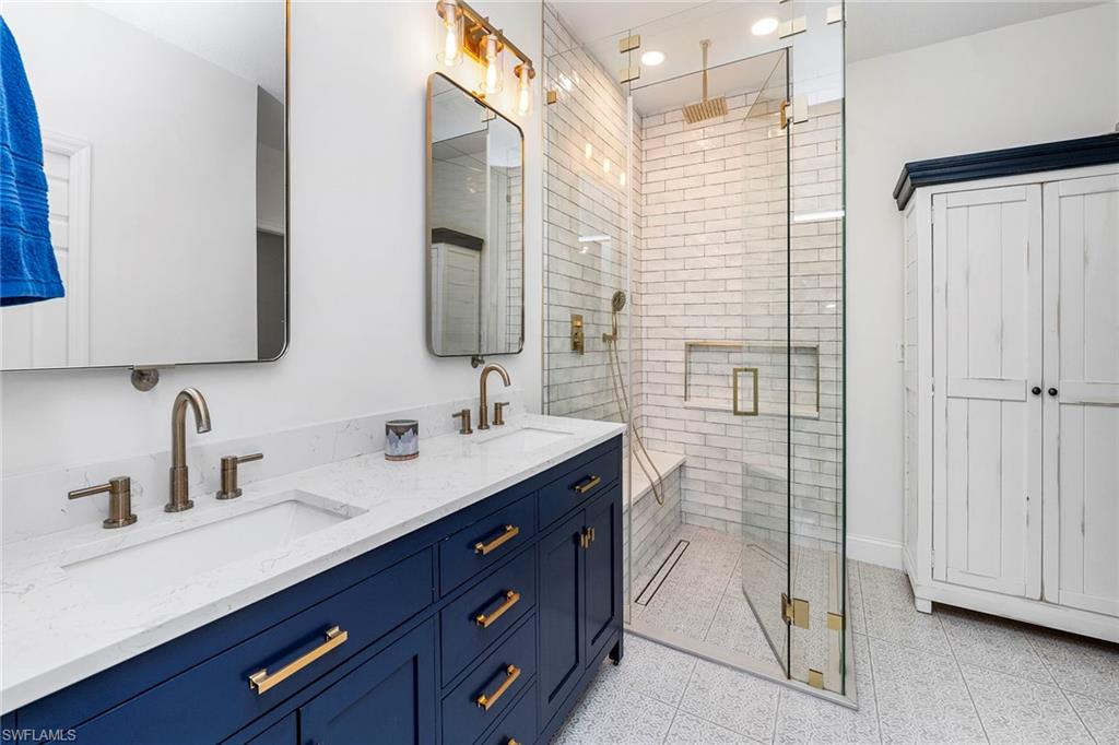 LYNX PASS - Residential