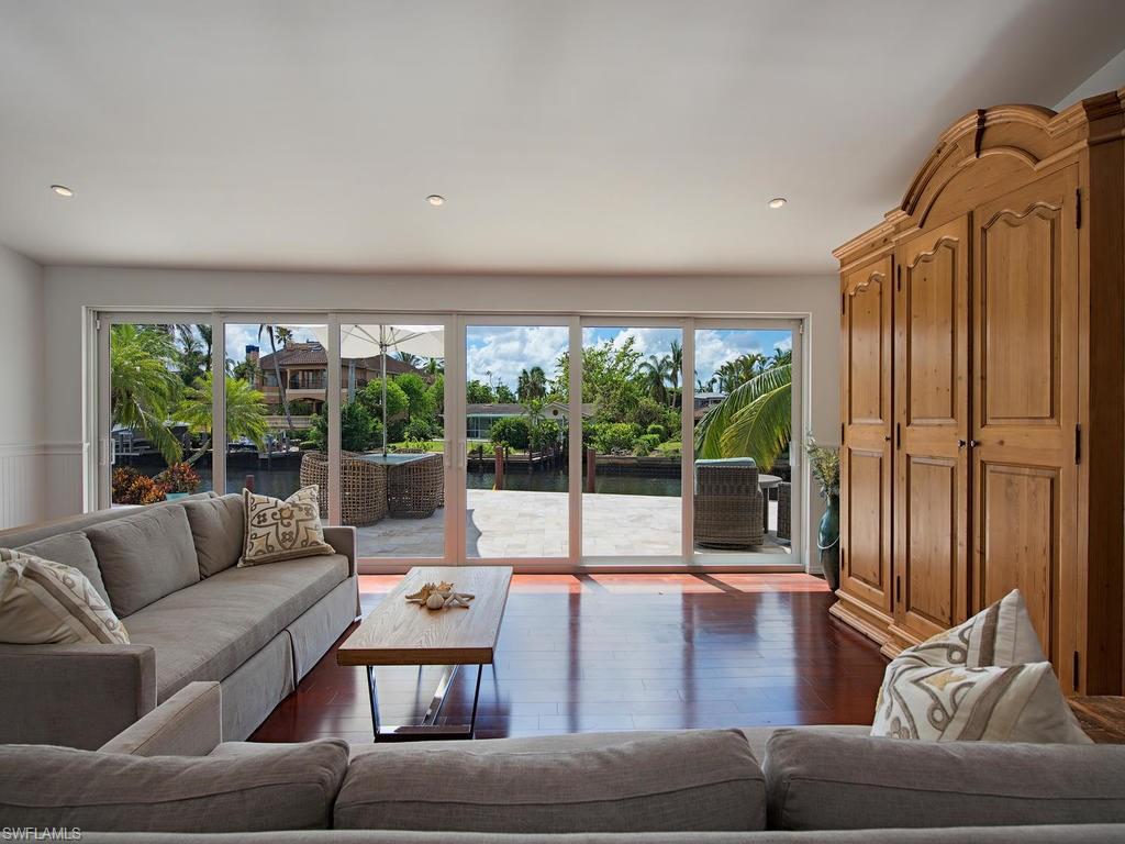 AQUALANE SHORES - Residential