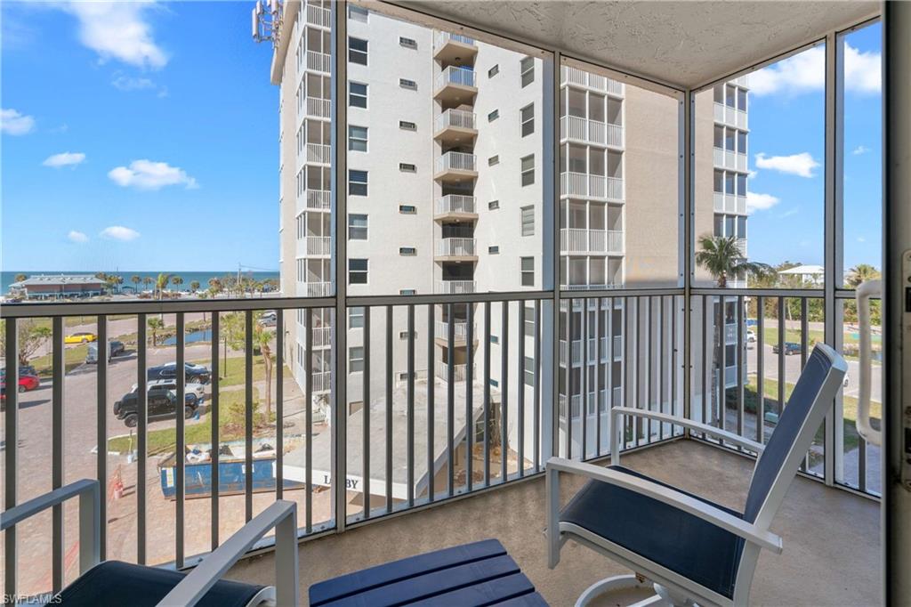 BEACH AND TENNIS CLUB - Residential