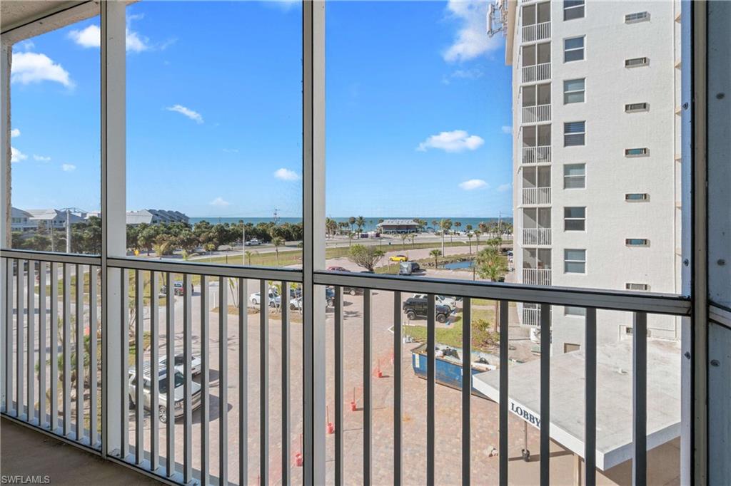 BEACH AND TENNIS CLUB - Residential