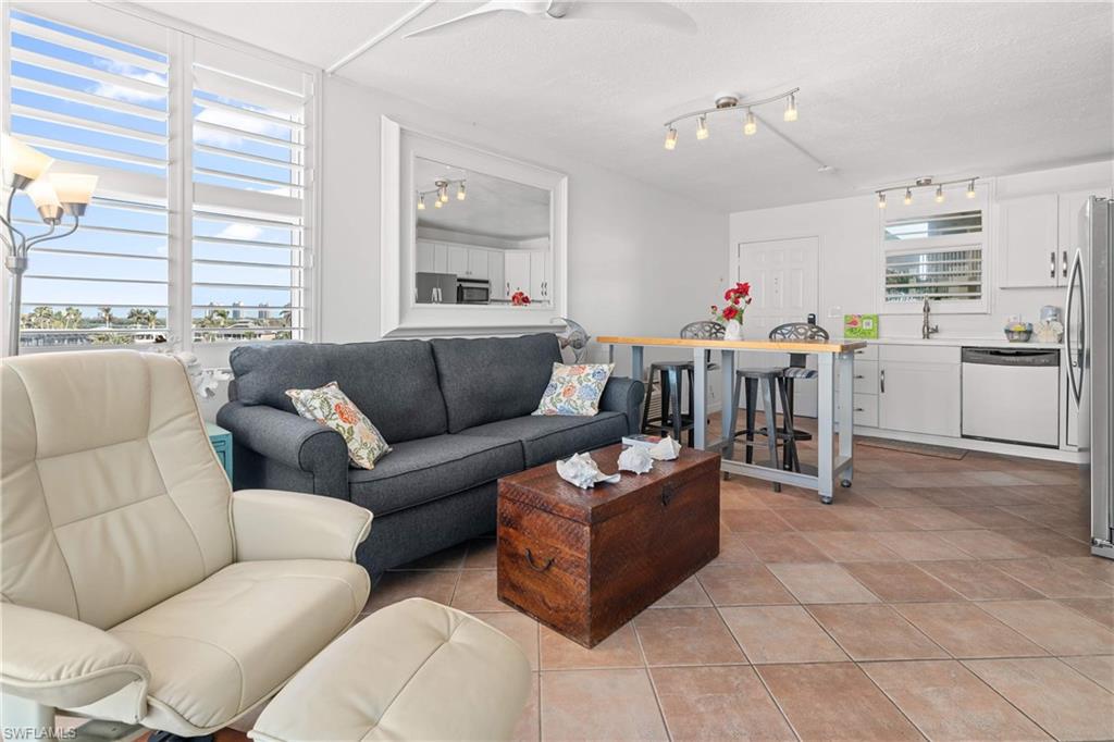 BEACH AND TENNIS CLUB - Residential