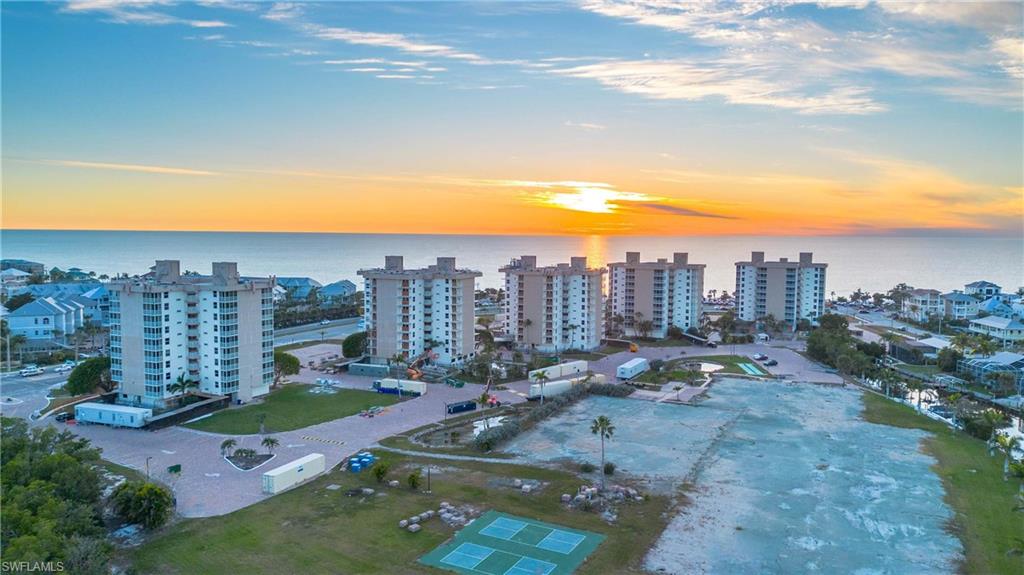 BEACH AND TENNIS CLUB - Residential