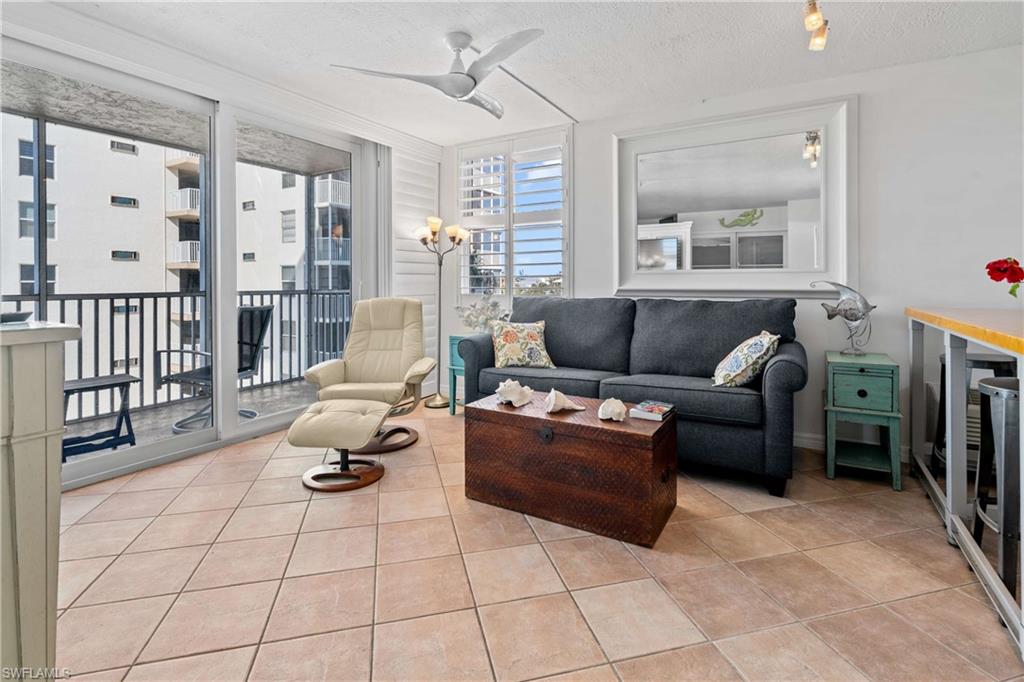 BEACH AND TENNIS CLUB - Residential