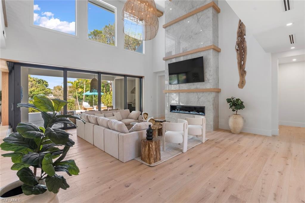 565 Whispering Pine LN