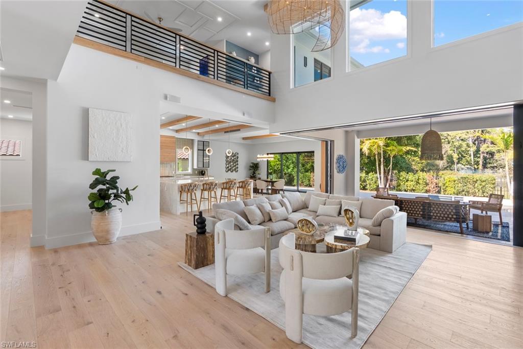 565 Whispering Pine LN