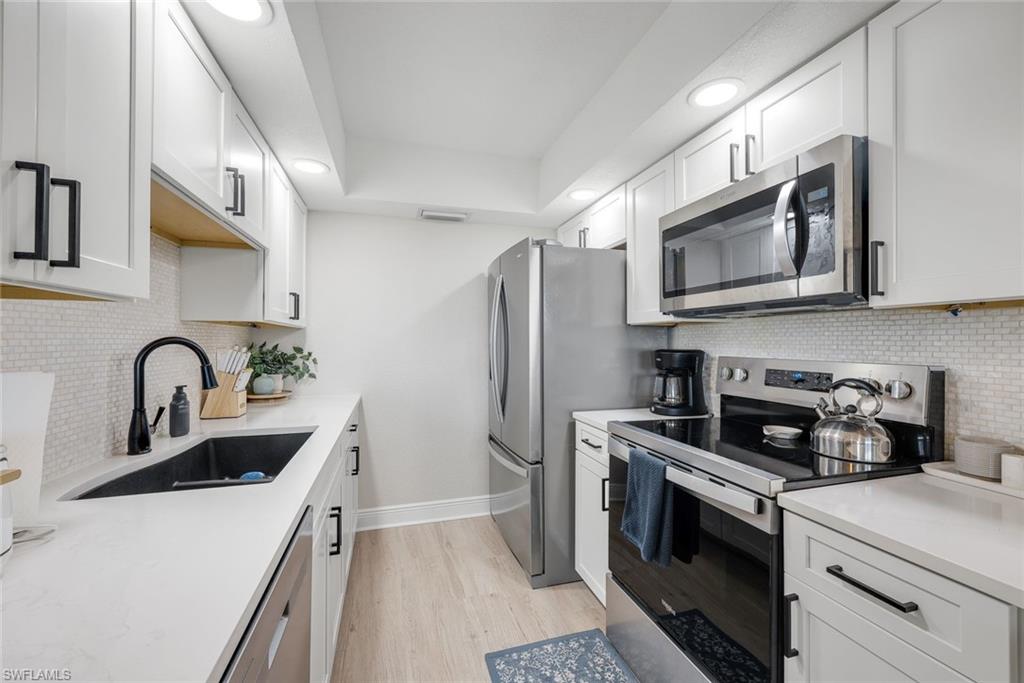 SPORTSMANS COVE YACHT & RACQUET CLUB - Residential