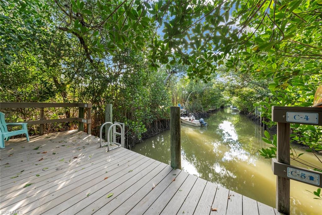 CAPTAINS WALK - Residential