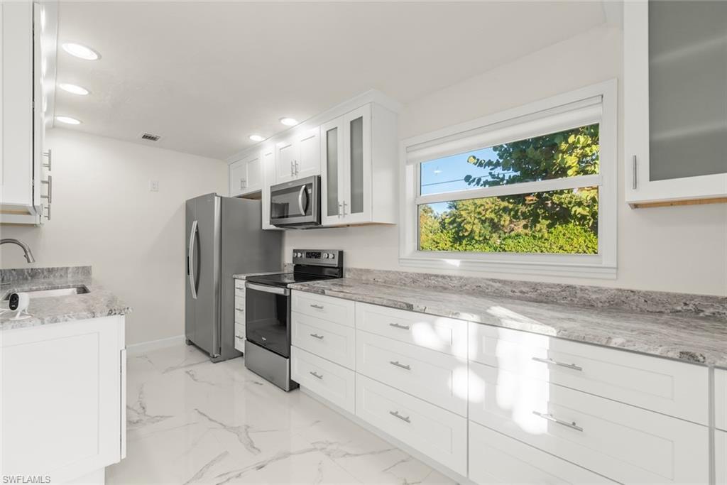 CAPTAINS WALK - Residential