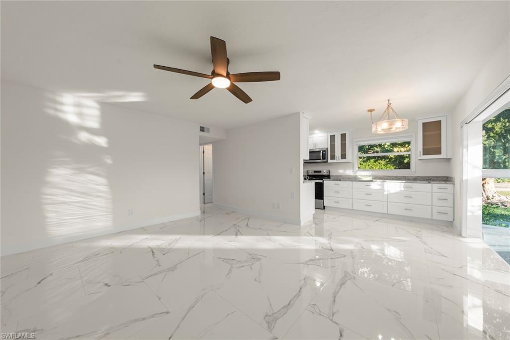 CAPTAINS WALK - Residential