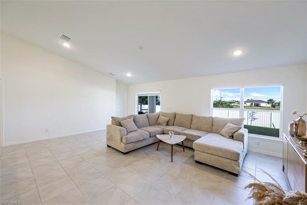 CAPE CORAL - Residential