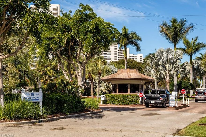 Spectacular views up and down beach, from this front unit.Year round Sunsets and weekly rentals allowed.