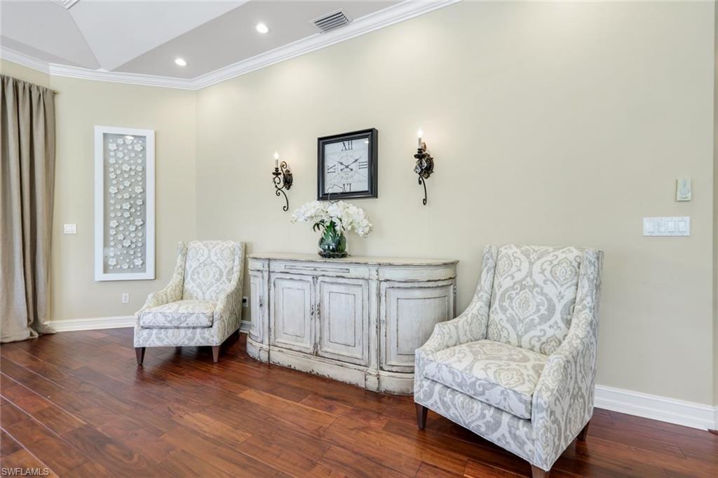 1840 Les Chateaux BLVD 4-201