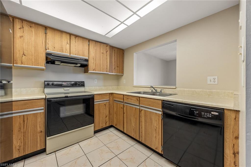 LE GRAND MARQUIS CONDO - Residential