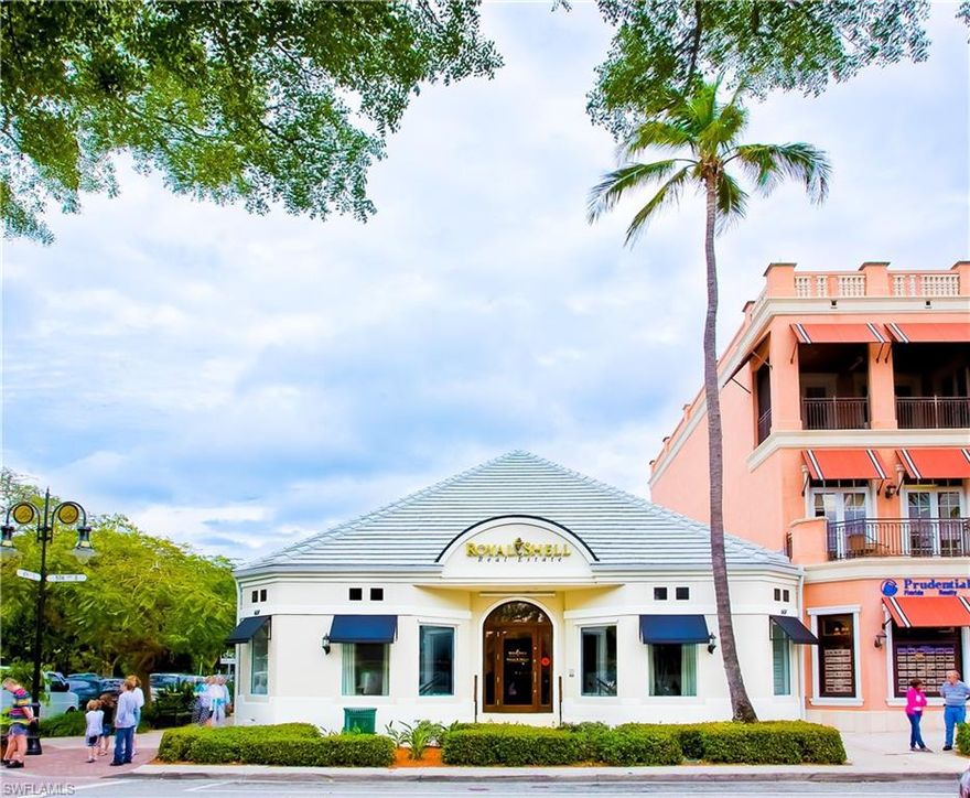 Great Downtown corner location. Close to restaurants, shopping and entertainment. Large open windows, excellent visibility.