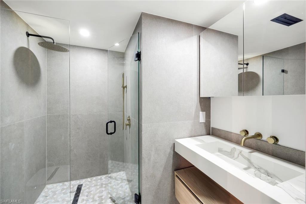 HIDDEN LAKE VILLAS - Residential