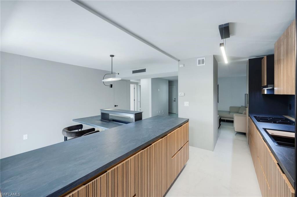 HIDDEN LAKE VILLAS - Residential