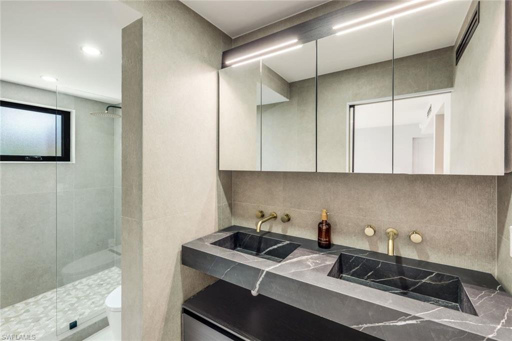 HIDDEN LAKE VILLAS - Residential