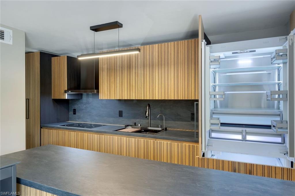 HIDDEN LAKE VILLAS - Residential