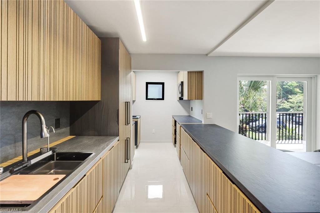 HIDDEN LAKE VILLAS - Residential