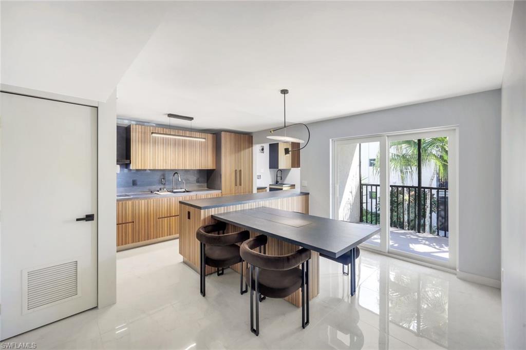 HIDDEN LAKE VILLAS - Residential