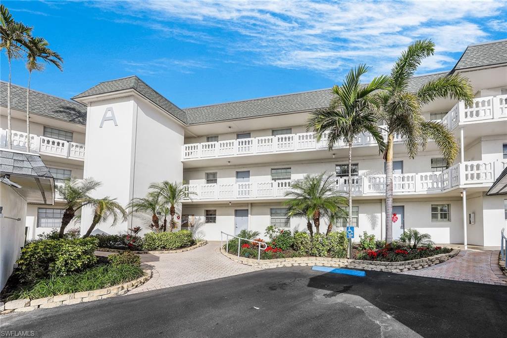 VISTA PALMS - Residential