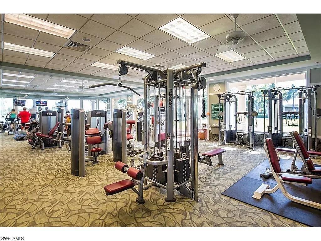 ISLAND WALK - Residential Lease