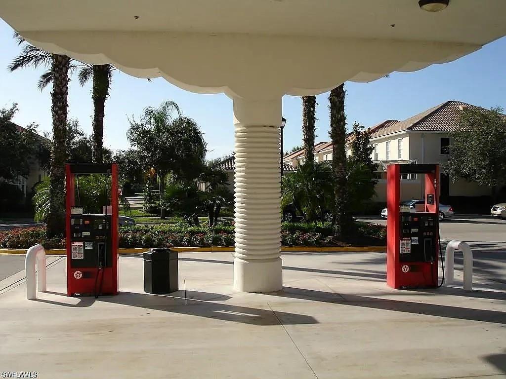 ISLAND WALK - Residential Lease