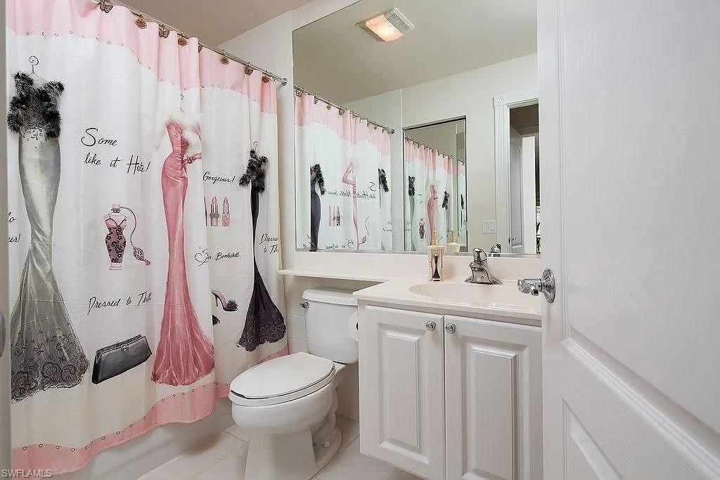 ISLAND WALK - Residential Lease